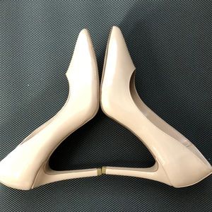 Elegant Cream Women's Pumps